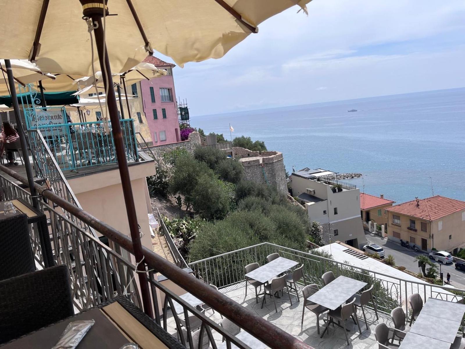 La Finestra Sul Borgo Bed and Breakfast Cervo Buitenkant foto